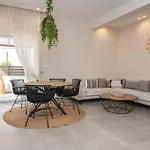 Christina Boutique Апартаменти