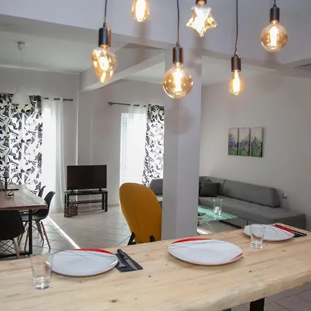 Daire Christina Boutique