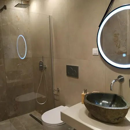 Daire Christina Boutique